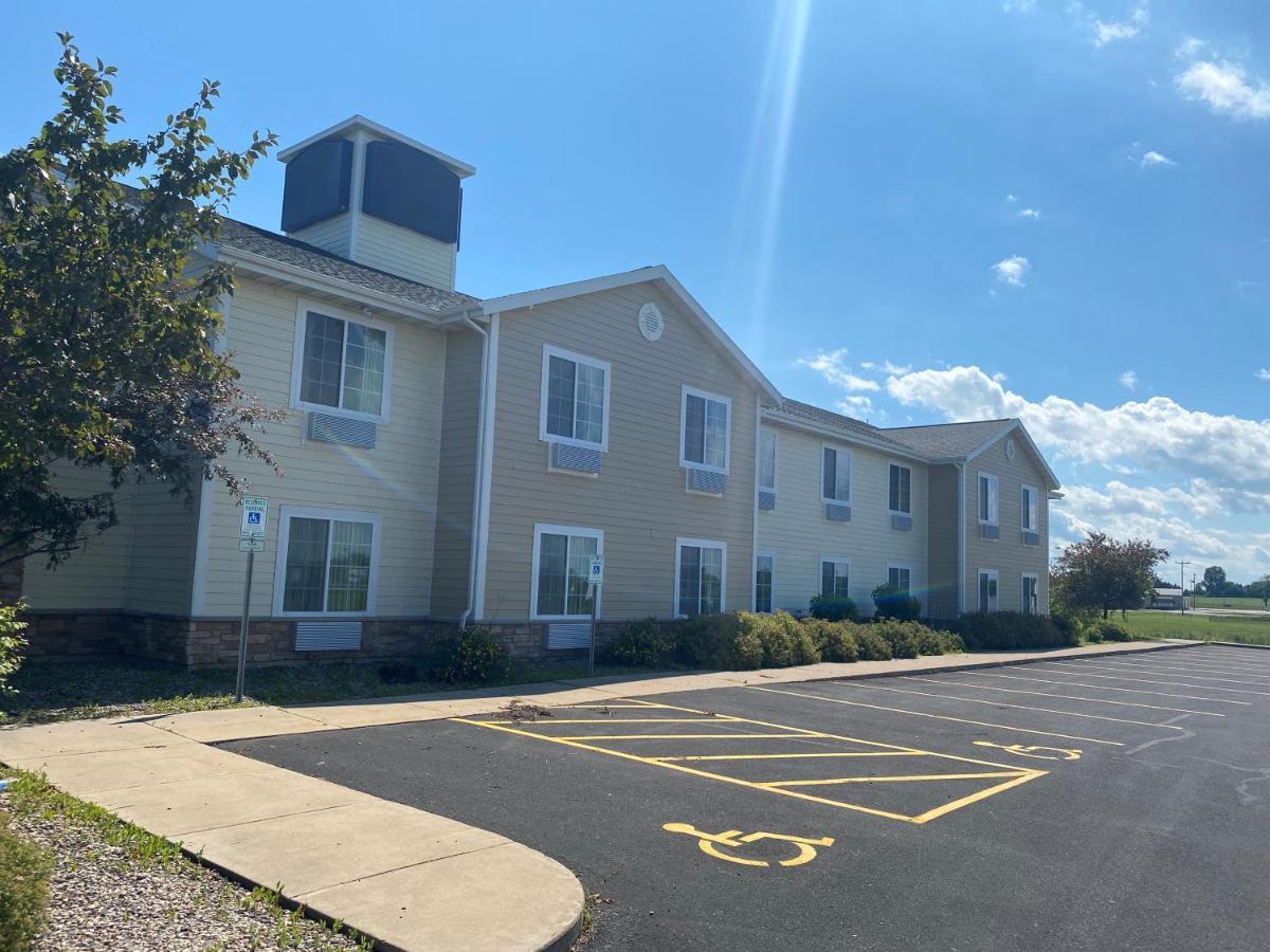 Americinn By Wyndham Oshkosh Exterior photo